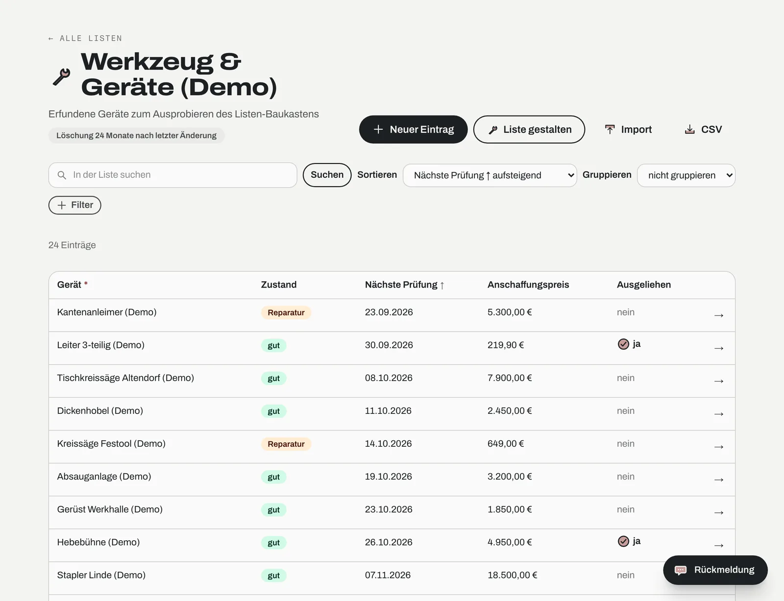 Liste „Werkzeug & Geräte (Demo)“ als Tabelle mit 24 erfundenen Geräten: Gerät, Zustand, nächster Prüfung, Anschaffungspreis und Ausleihe, sortiert nach der nächsten Prüfung.